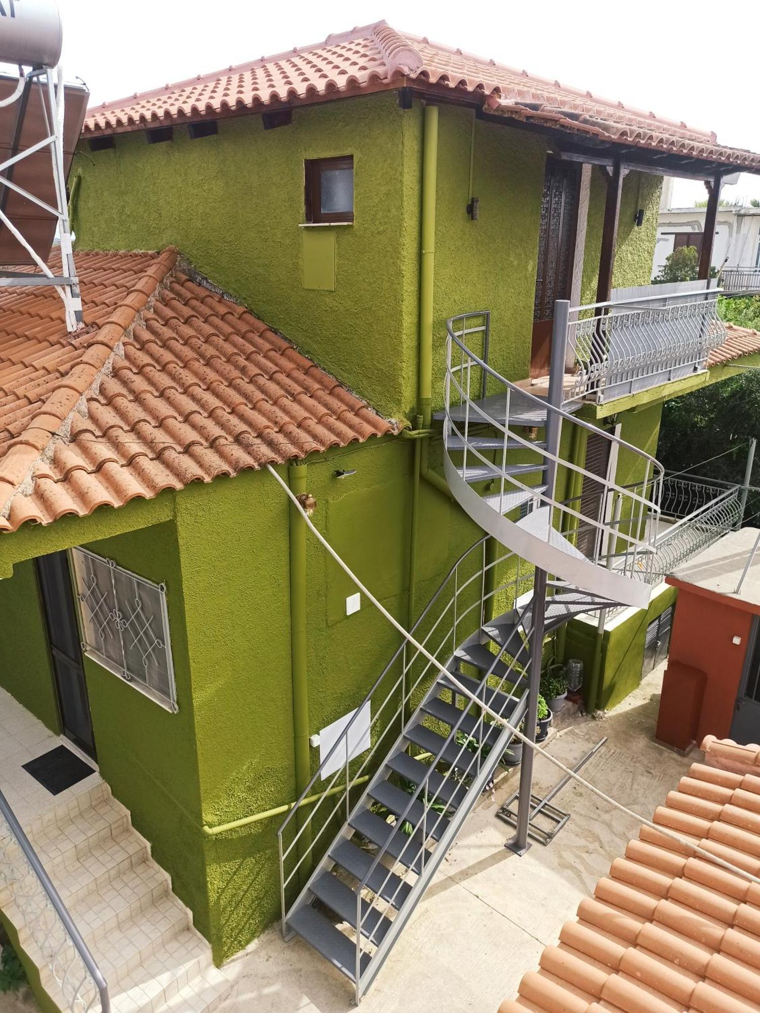 Taki'S Attic Apartment Agios Ilias  Exterior photo