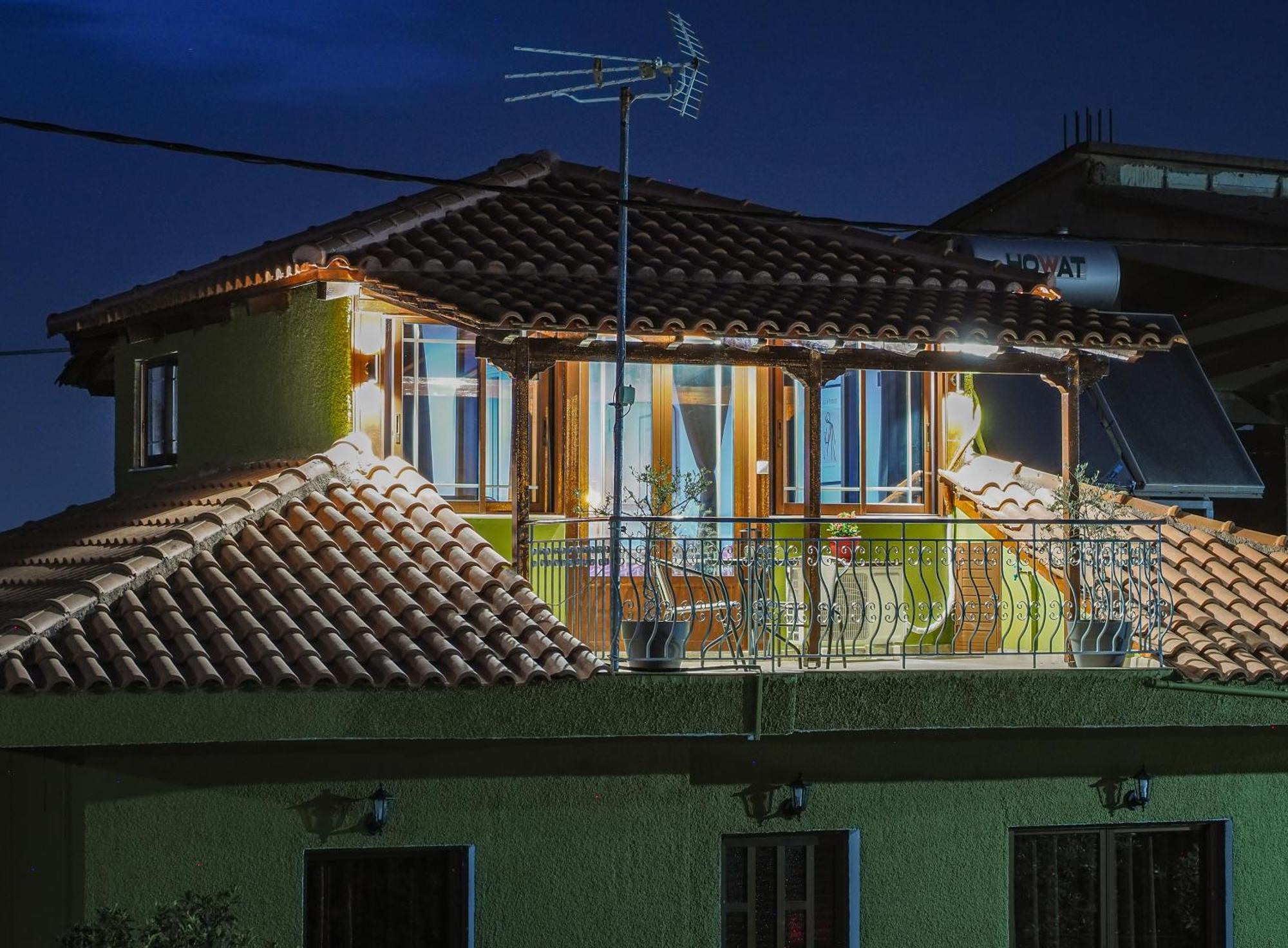 Taki'S Attic Apartment Agios Ilias  Exterior photo