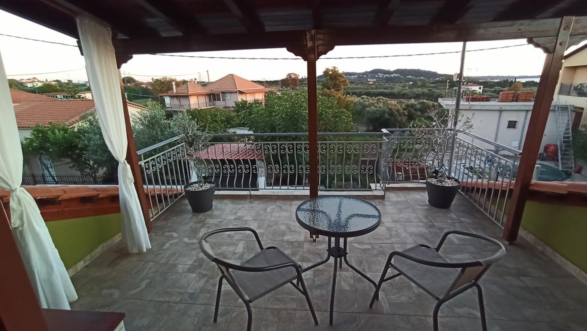 Taki'S Attic Apartment Agios Ilias  Exterior photo