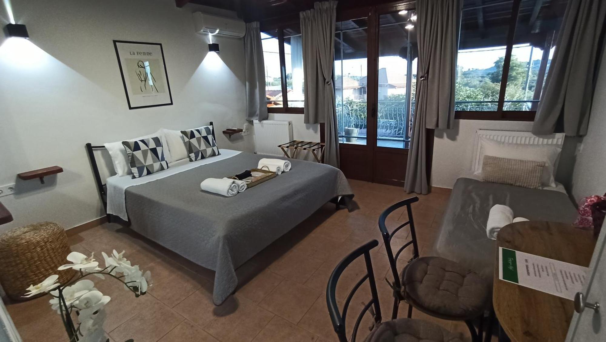 Taki'S Attic Apartment Agios Ilias  Exterior photo