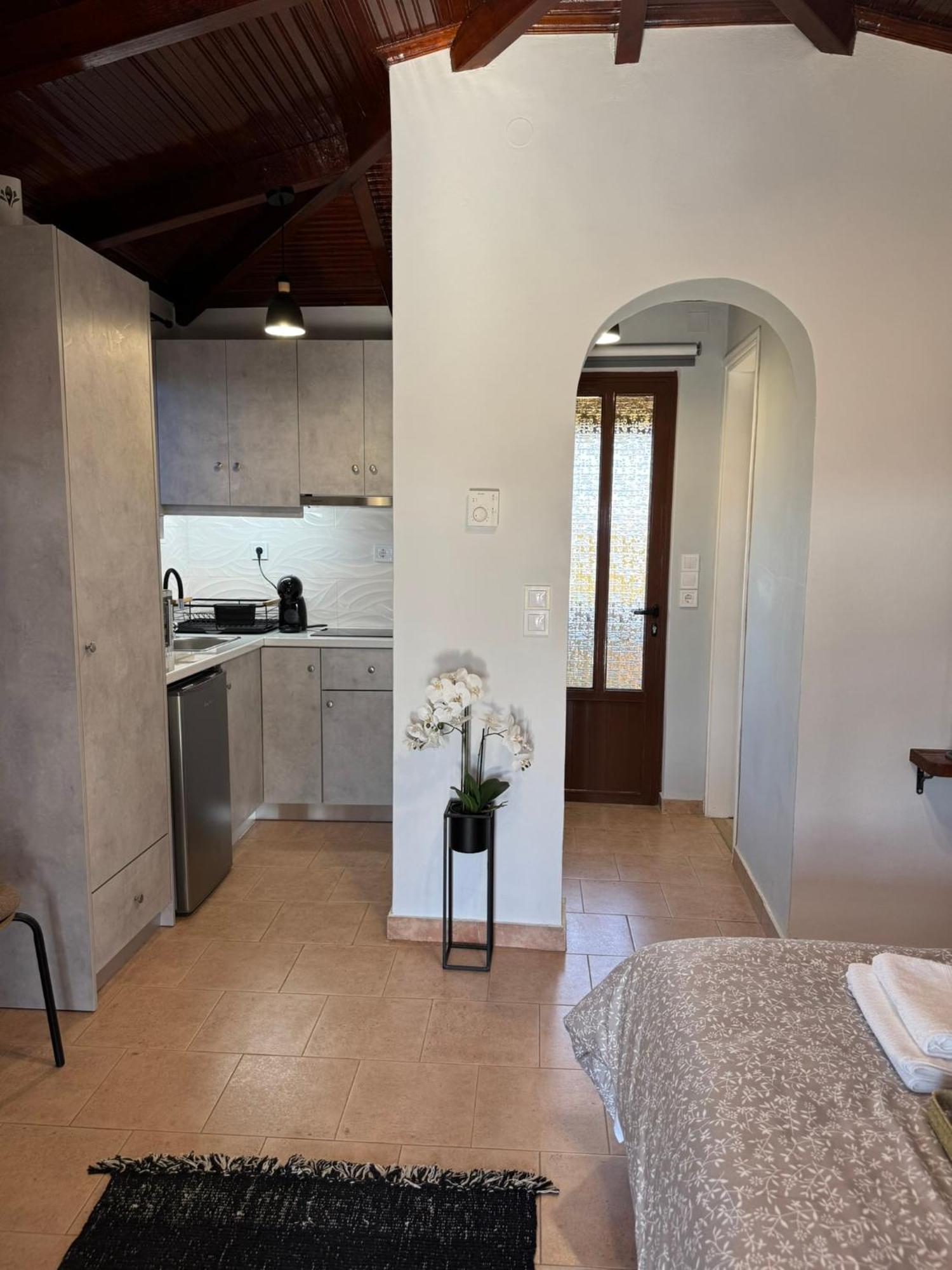 Taki'S Attic Apartment Agios Ilias  Exterior photo