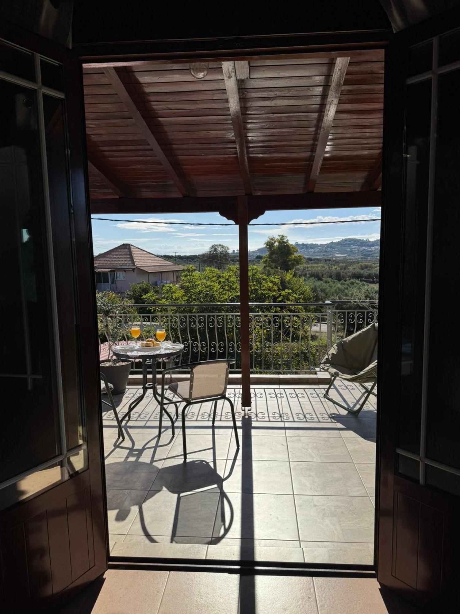 Taki'S Attic Apartment Agios Ilias  Exterior photo